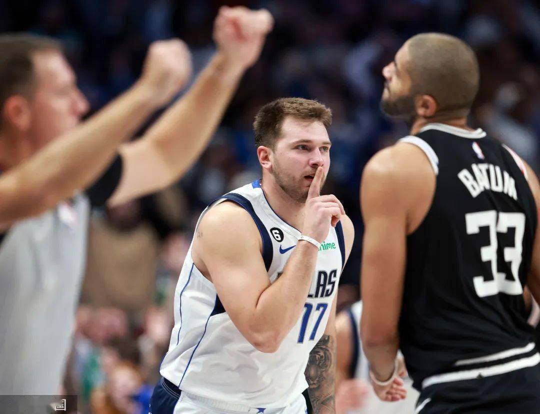 包含今晨欧联焦点战，萨克拉门托国王完成体检，媒体盛赞，更衣室氛围转暖的词条-爱游戏