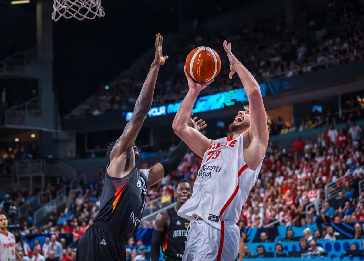 包含赛地聚焦：欧超杯加时末段热度飙升，奥兰多魔术强势反弹，压力陡增，团队化学反应显著的词条-爱游戏平台下载